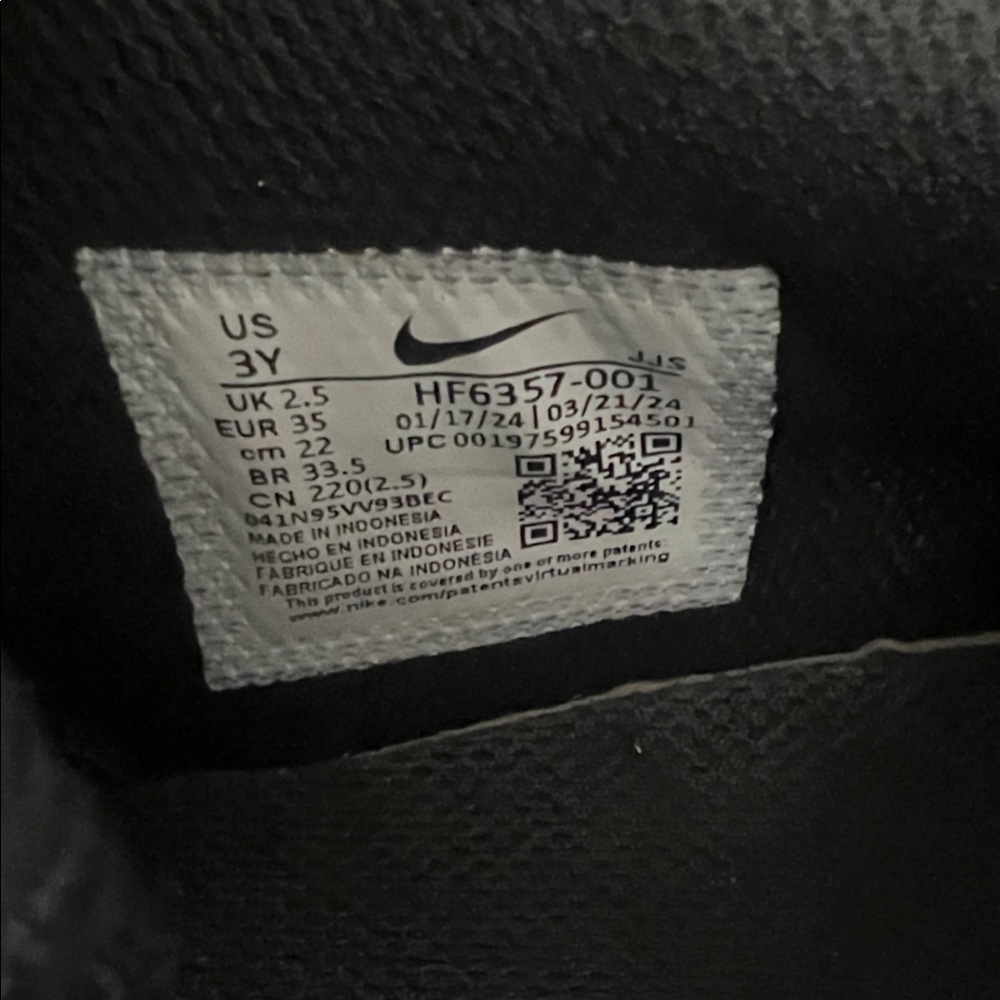 Nike: Air Max 90 Leather Kids' Shoes - Picture 6 of 7